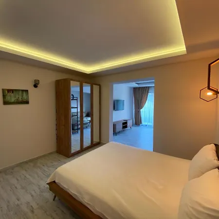 Nakas Suites *